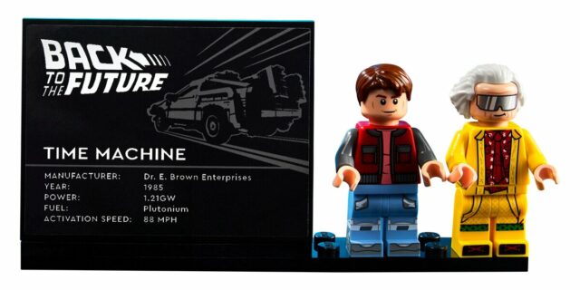 LEGO 10300 Back to the Future Time Machine DeLorean