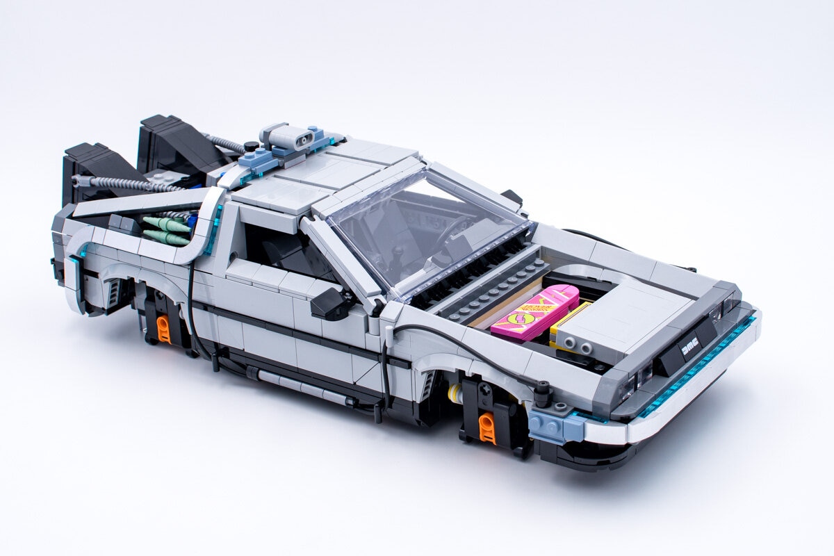 On a construit la DeLorean de Retour vers le Futur en Lego, et