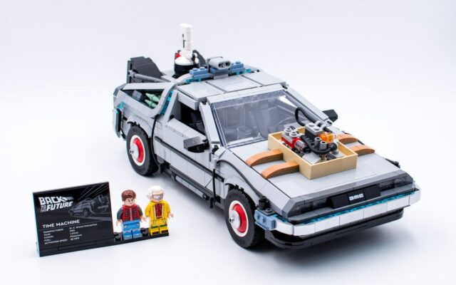 Review LEGO 10300 Back to the Future Time Machine DeLorean