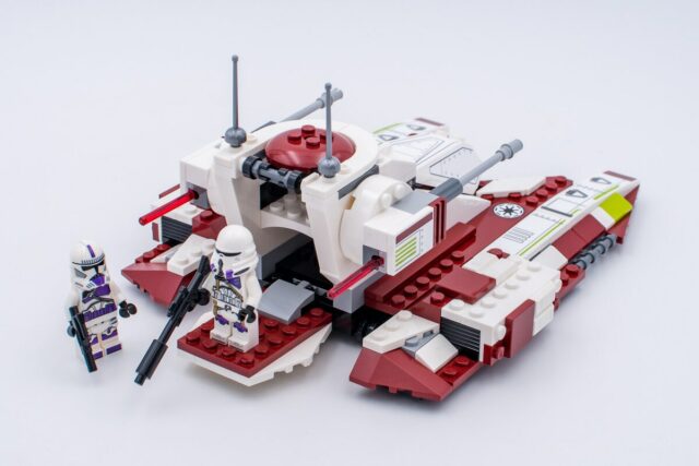 Review LEGO Star Wars 75342 Republic Fighter Tank