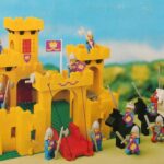 1978 : LEGO Castle 375 Yellow Castle