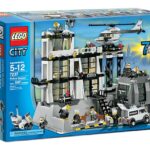 2005 : LEGO City 7237 Police Station