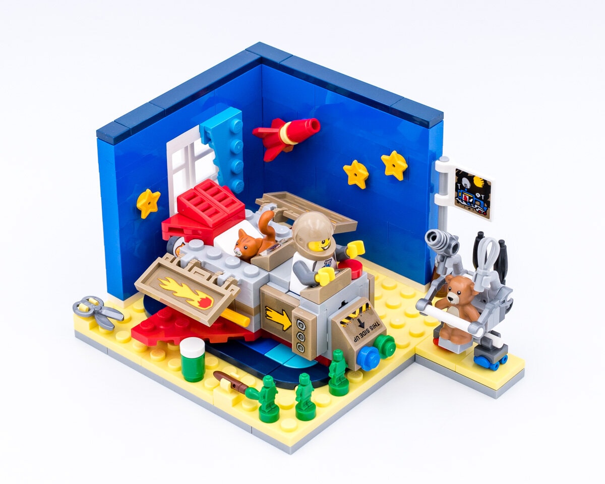  LEGO Ideas Cosmic Cardboard Adventures (40533) : Toys & Games