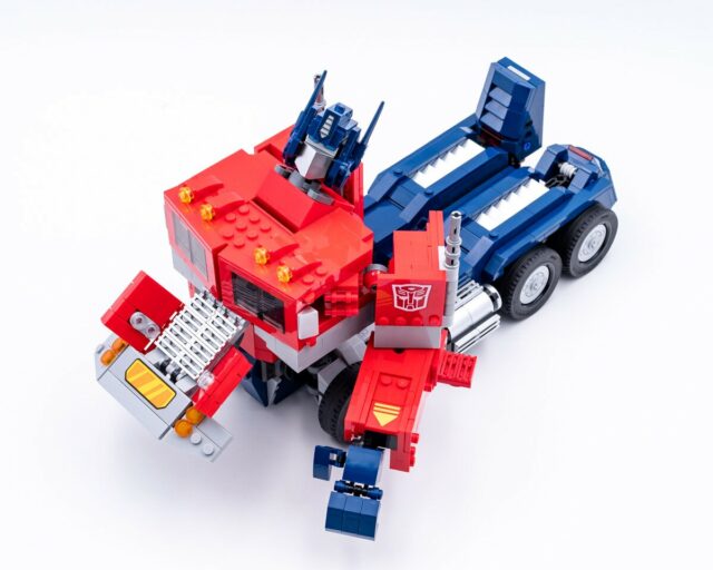 Review LEGO Transformers 10302 Optimus Prime