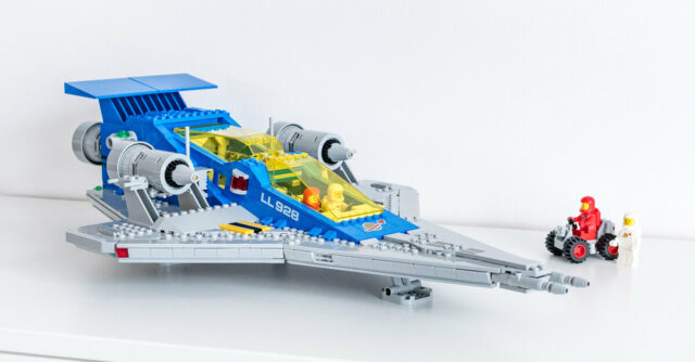 Review LEGO Icons 10497 Galaxy Explorer