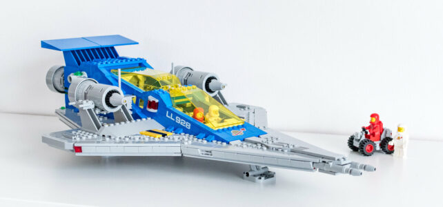 Review LEGO Icons 10497 Galaxy Explorer