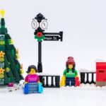 Review LEGO Icons Winter Village 10308 Holiday Main Street