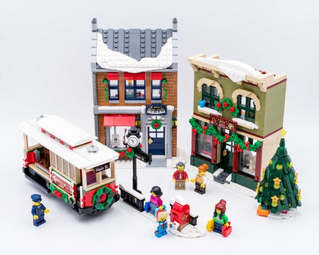 Review LEGO Icons Winter Village 10308 Holiday Main Street