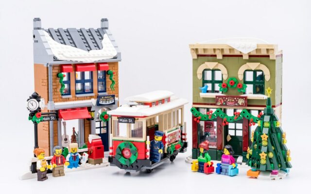 Review LEGO Icons Winter Village 10308 Holiday Main Street