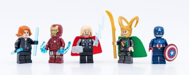 Review LEGO Marvel 76248 The Avengers Quinjet
