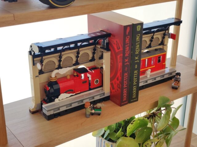 Review LEGO Harry Potter 76450 Book Nook: Hogwarts Express 