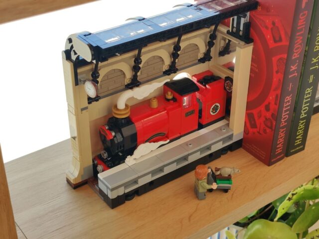 Review LEGO Harry Potter 76450 Book Nook: Hogwarts Express 