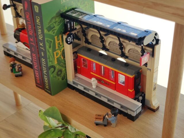 Review LEGO Harry Potter 76450 Book Nook: Hogwarts Express