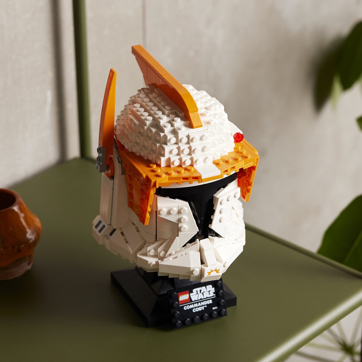 Nouveau casque LEGO Star Wars 2023 : 75351 Princess Leia (Boushh) Helmet -  HelloBricks