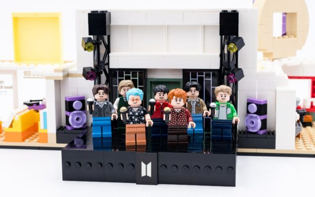 Review LEGO Ideas 21339 BTS Dynamite