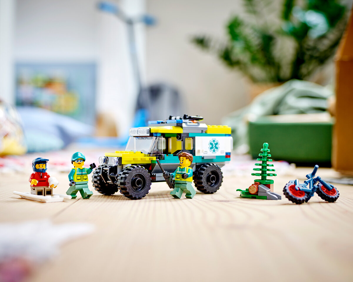 Nouveaux cadeaux offerts chez LEGO : 40588 Flower Pot et 40582 4??4 Off-Road Ambulance - HelloBricks
