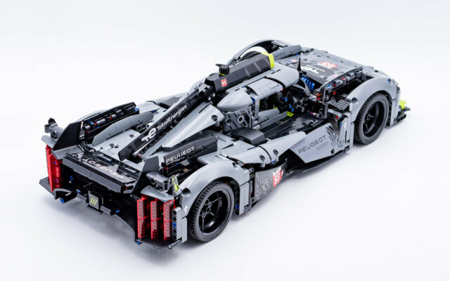 Review LEGO Technic 42156 Peugeot 9X8 24h Le Mans Hybrid Hypercar