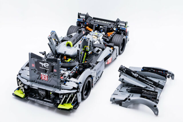 Review LEGO Technic 42156 Peugeot 9X8 24h Le Mans Hybrid Hypercar