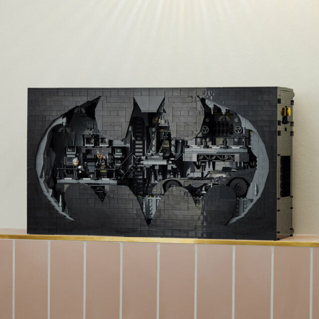 LEGO Batman 76252 Batcave Shadow Box