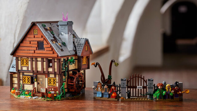 LEGO Ideas 21341 Disney Hocus Pocus - The Sanderson Sisters' Cottage