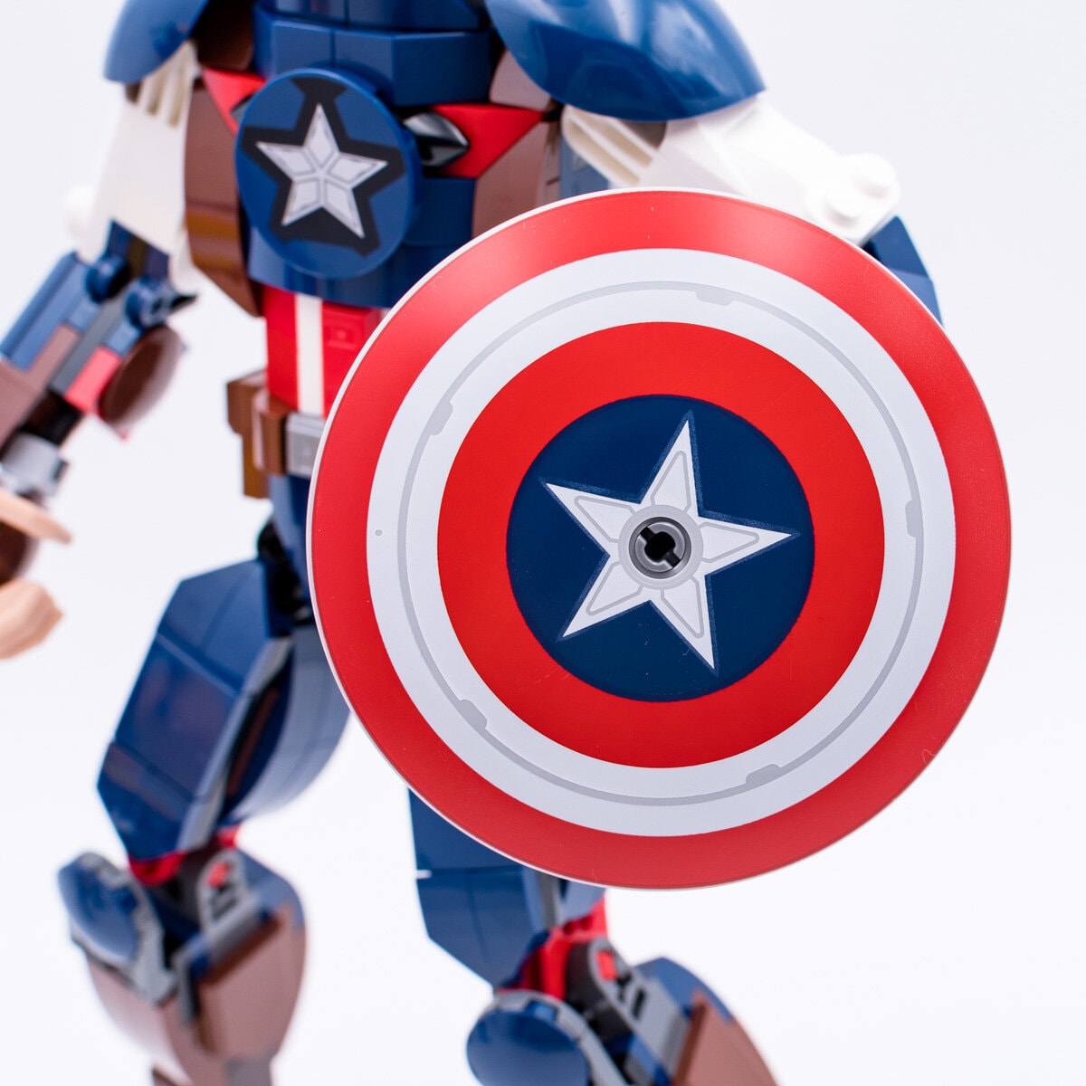 Review LEGO Marvel 76257 Wolverine & 76258 Captain America Construction  Figures - HelloBricks