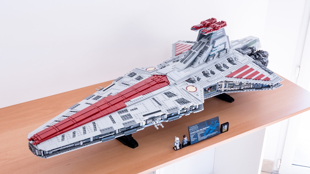 Review LEGO Star Wars 75367 Venator-Class Republic Attack Cruiser Ultimate  Collector Series - HelloBricks