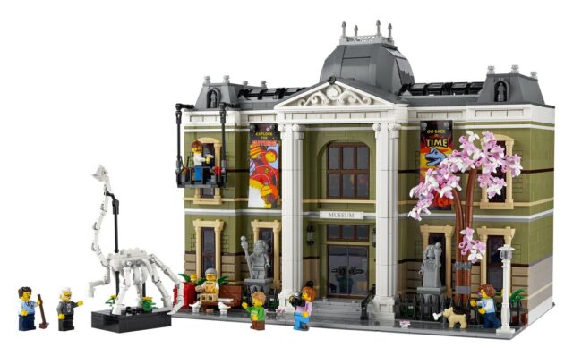 LEGO Icons 10326 Natural History Museum Modular