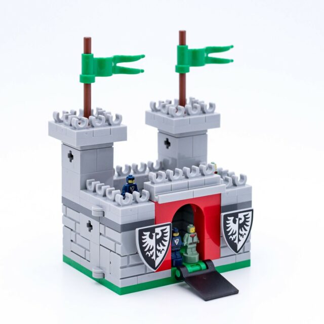 Review LEGO Insiders 5008074 Buildable Grey Castle