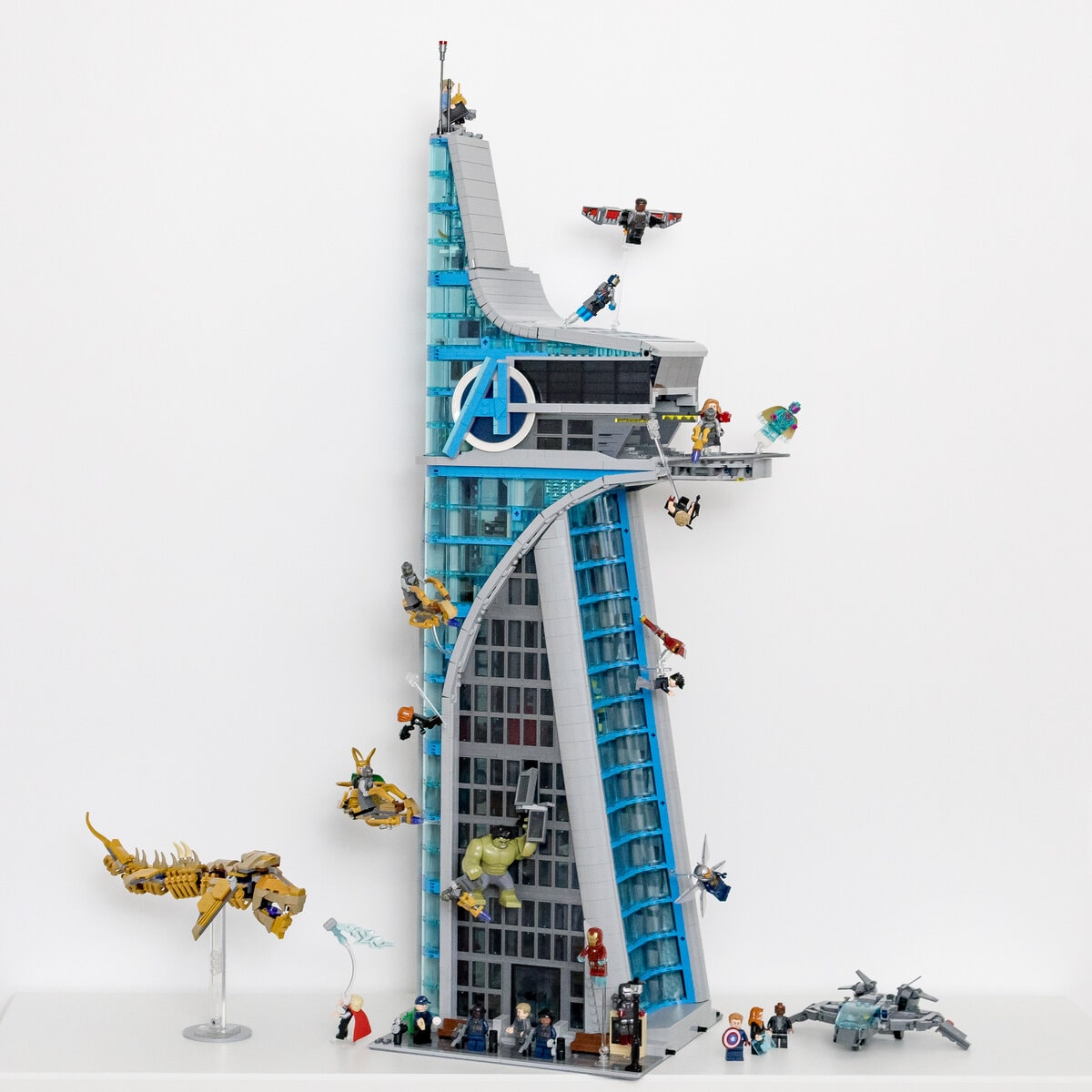 Les designers LEGO dévoilent la tour Avengers 76269