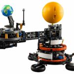 LEGO Technic 42179 Planet Earth and Moon in Orbit