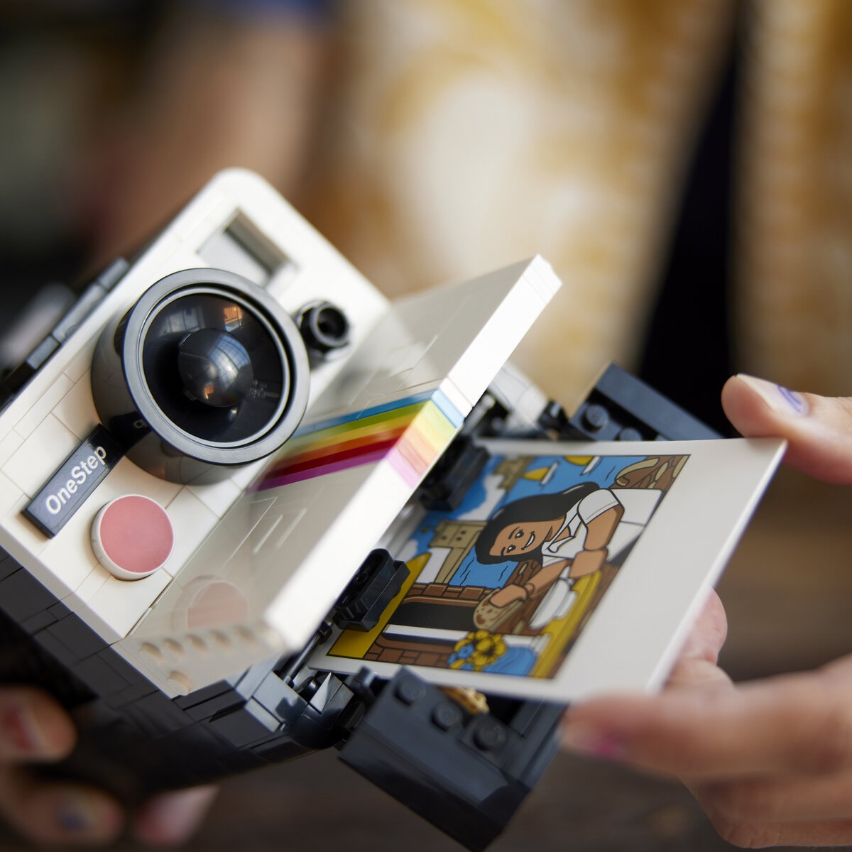 LEGO Ideas 21345 Polaroid OneStep SX-70 Camera : le set est disponible en  précommande sur le Shop LEGO - HelloBricks