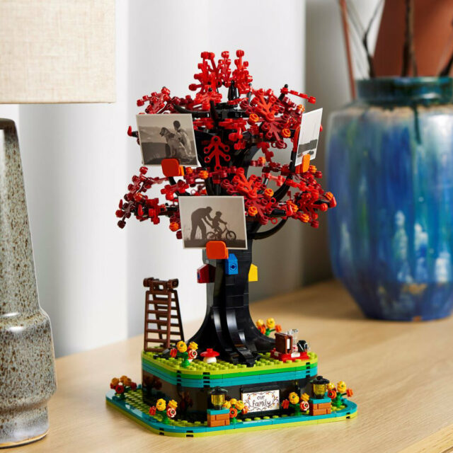 LEGO Ideas 21346 Family Tree