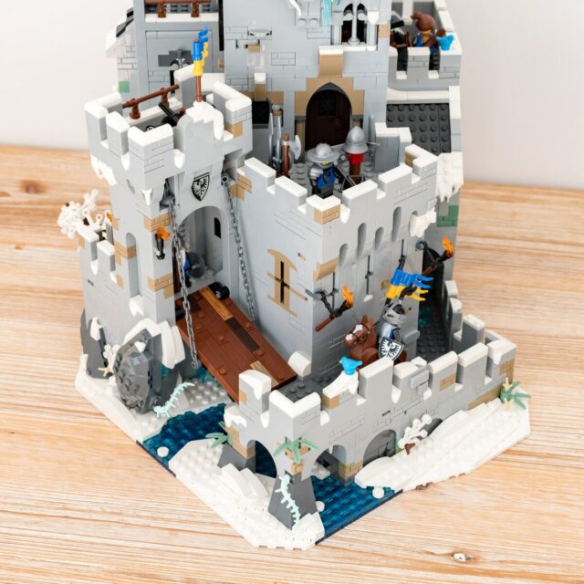 Review LEGO Bricklink Designer Program Series 1 : Mountain Fortress