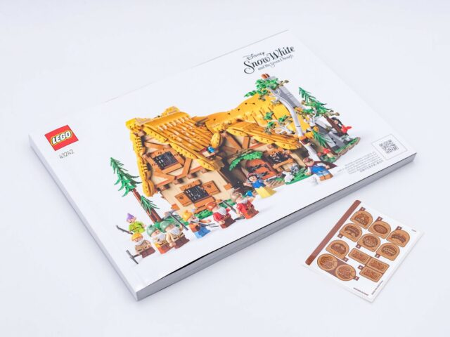 Review LEGO 43242 Snow White and the Seven Dwarfs Cottage