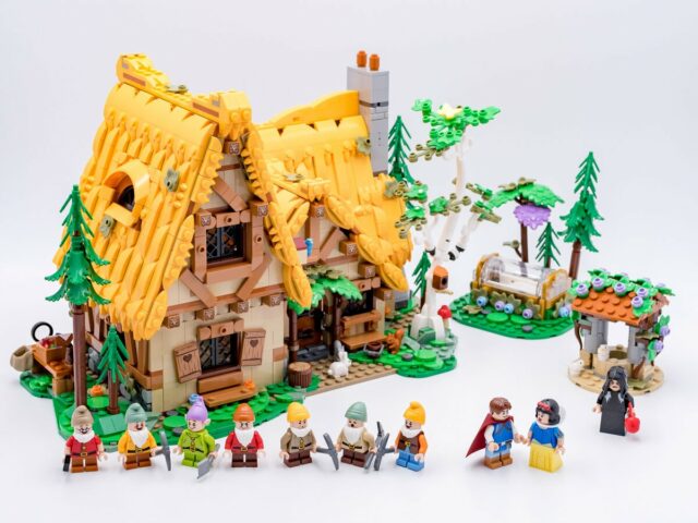 Review LEGO 43242 Snow White and the Seven Dwarfs Cottage