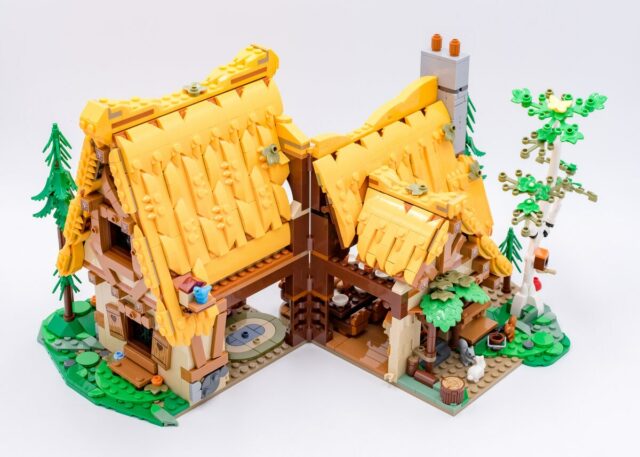 Review LEGO 43242 Snow White and the Seven Dwarfs Cottage