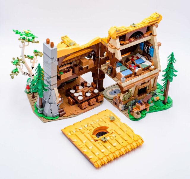 Review LEGO 43242 Snow White and the Seven Dwarfs Cottage