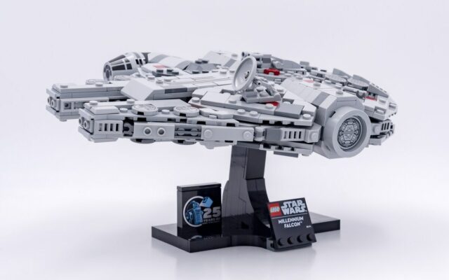 Review LEGO Star Wars 75375 Millennium Falcon