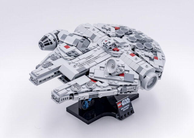 Review LEGO Star Wars 75375 Millennium Falcon