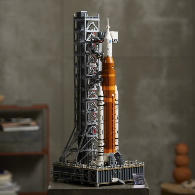 LEGO Icons 10341 NASA Artemis Space Launch System