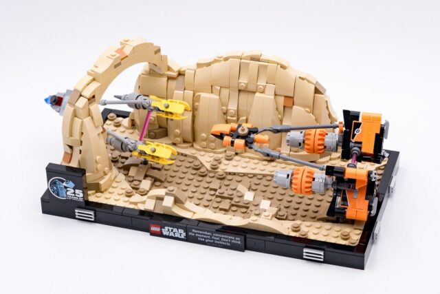 Review LEGO Star Wars 75380 Mos Espa Podrace Diorama