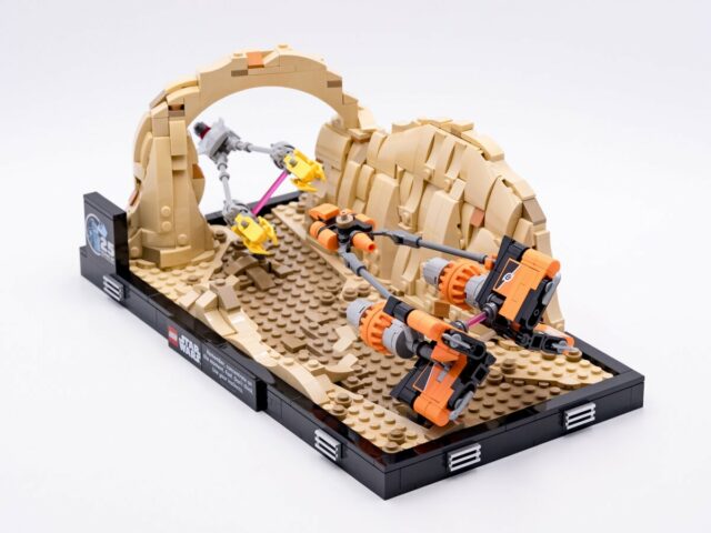 Review LEGO Star Wars 75380 Mos Espa Podrace Diorama