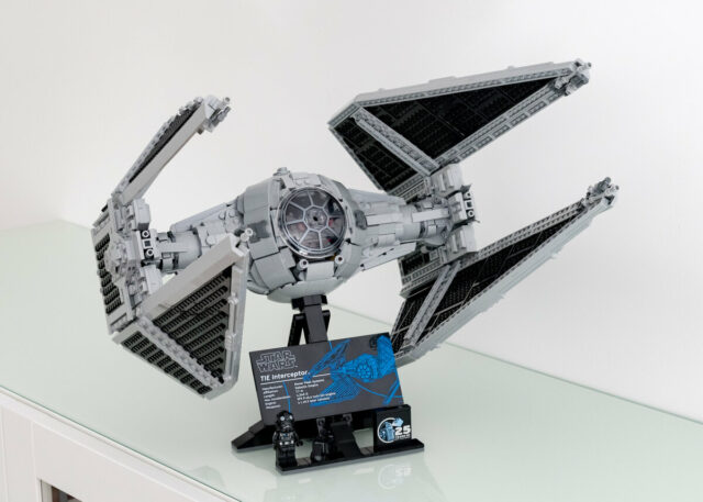 Review LEGO Star Wars 75382 TIE Interceptor UCS