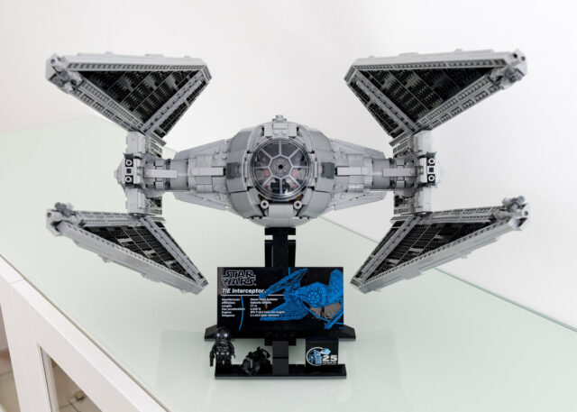 Review LEGO Star Wars 75382 TIE Interceptor UCS