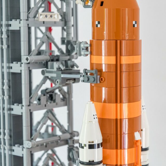 Review LEGO Icons 10341 NASA Artemis Space Launch System