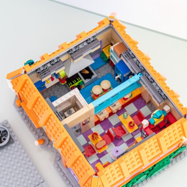 Review LEGO Icons 10352 The Simpsons: Krusty Burger