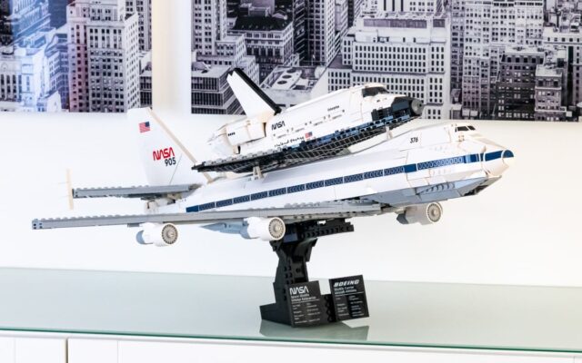 Review LEGO Icons 10360 Shuttle Carrier Aircraft