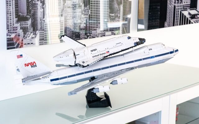 Review LEGO Icons 10360 Shuttle Carrier Aircraft