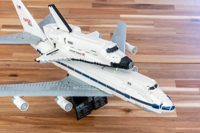Review LEGO Icons 10360 Shuttle Carrier Aircraft