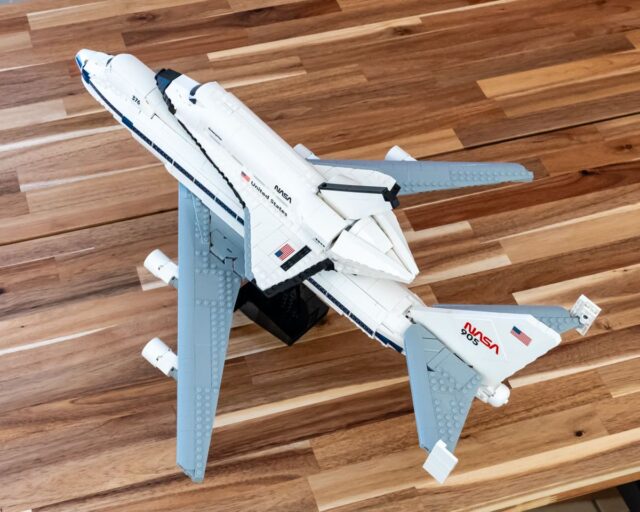 Review LEGO Icons 10360 Shuttle Carrier Aircraft